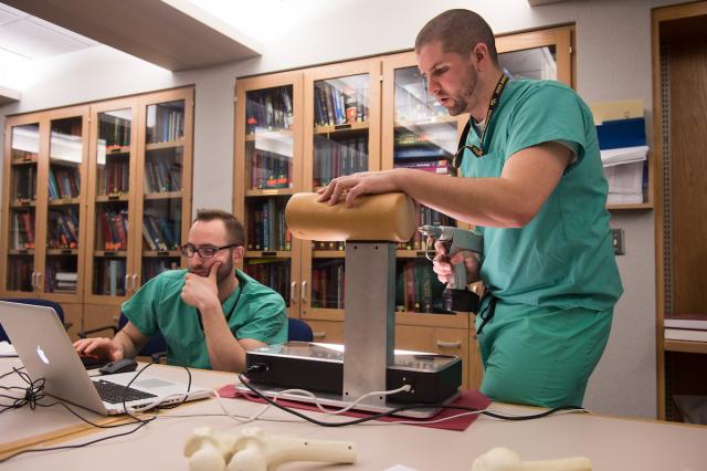 UI researchers create orthopedic simulator to improve doctor training, patient outcomes